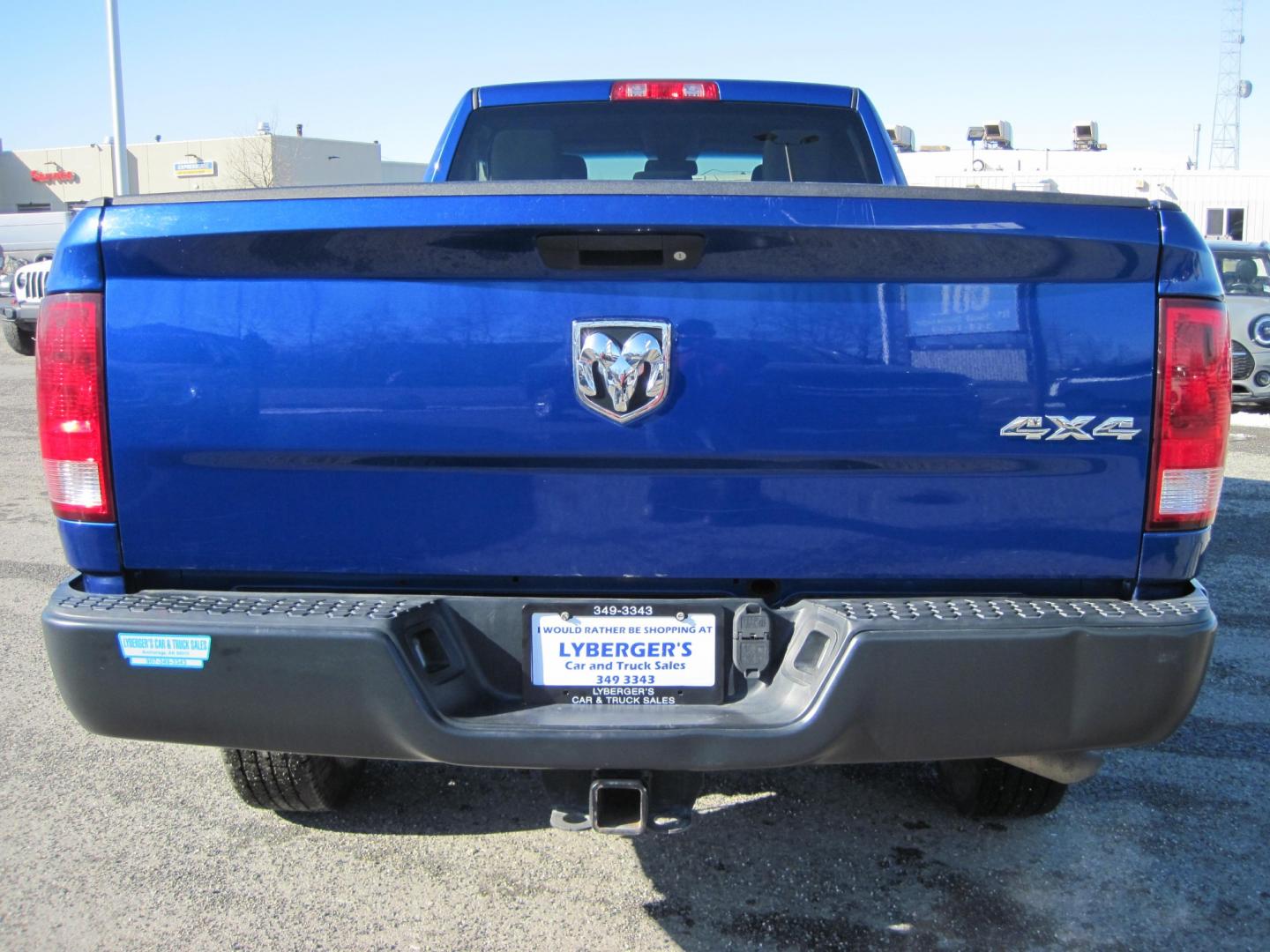 2016 blue /gray RAM 2500 trades man (3C6TR5HT6GG) with an 5.7L V8 OHV 16V engine, located at 9530 Old Seward Highway, Anchorage, AK, 99515, (907) 349-3343, 61.134140, -149.865570 - Low Miles on this Ram 2500 long bed, come take a test drive. - Photo#3